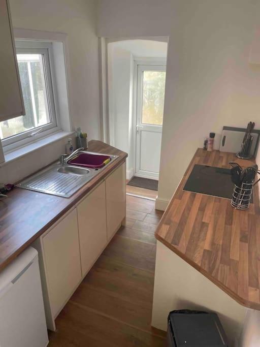 Modern 2 Bedroom Terraced House Дувър Екстериор снимка
